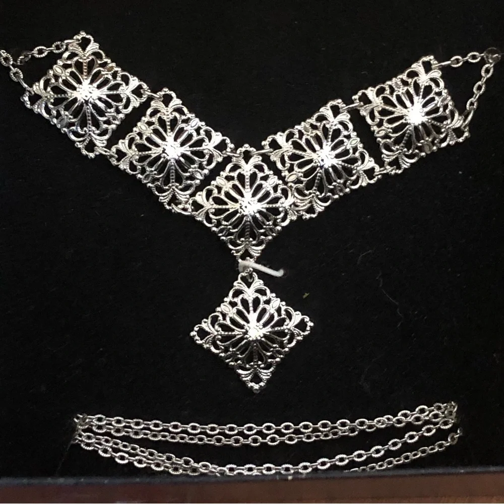 Vintage 70s Sarah Coventry Royal Lace silver filigree necklace NIB